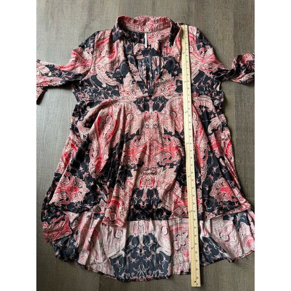 Free People Field Of Butterflies Tunic Top Women Medium Red Black Paisley V Neck - Picture 7 of 13